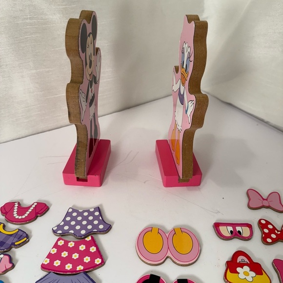 Disney Minnie And Daisy Magnetic Dress Up Wood Dolls Melissa And Doug - Picture 6 of 8